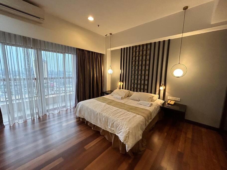 New-Sunwaylagoonfamilysuite-Highest Floor-2-4Pax-Netflix-Balcony-Superfastinternet بيتالينغ جايا المظهر الخارجي الصورة